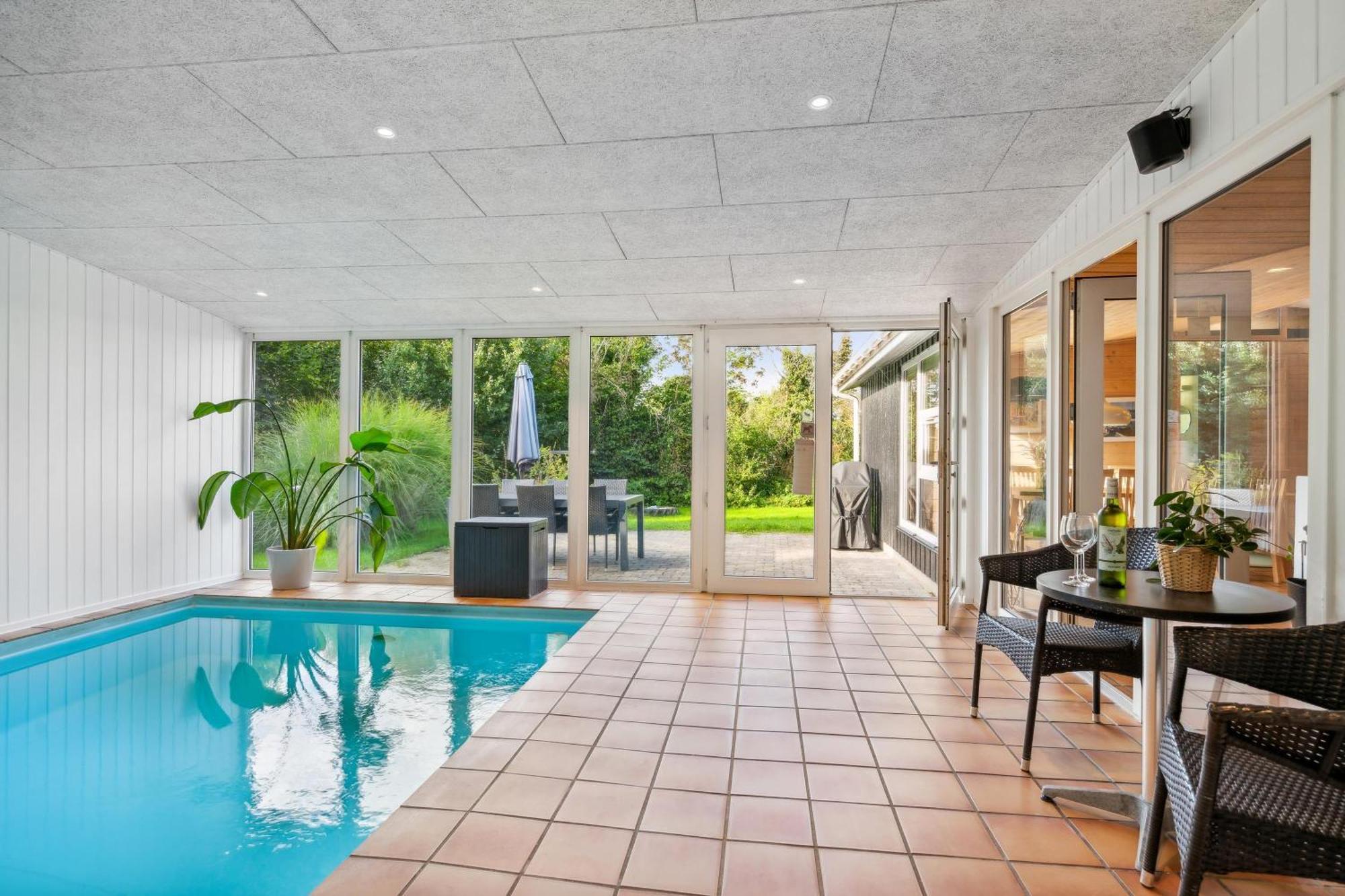 Stunning Home In Knebel With 3 Bedrooms, Swimming Pool And Wifi エクステリア 写真